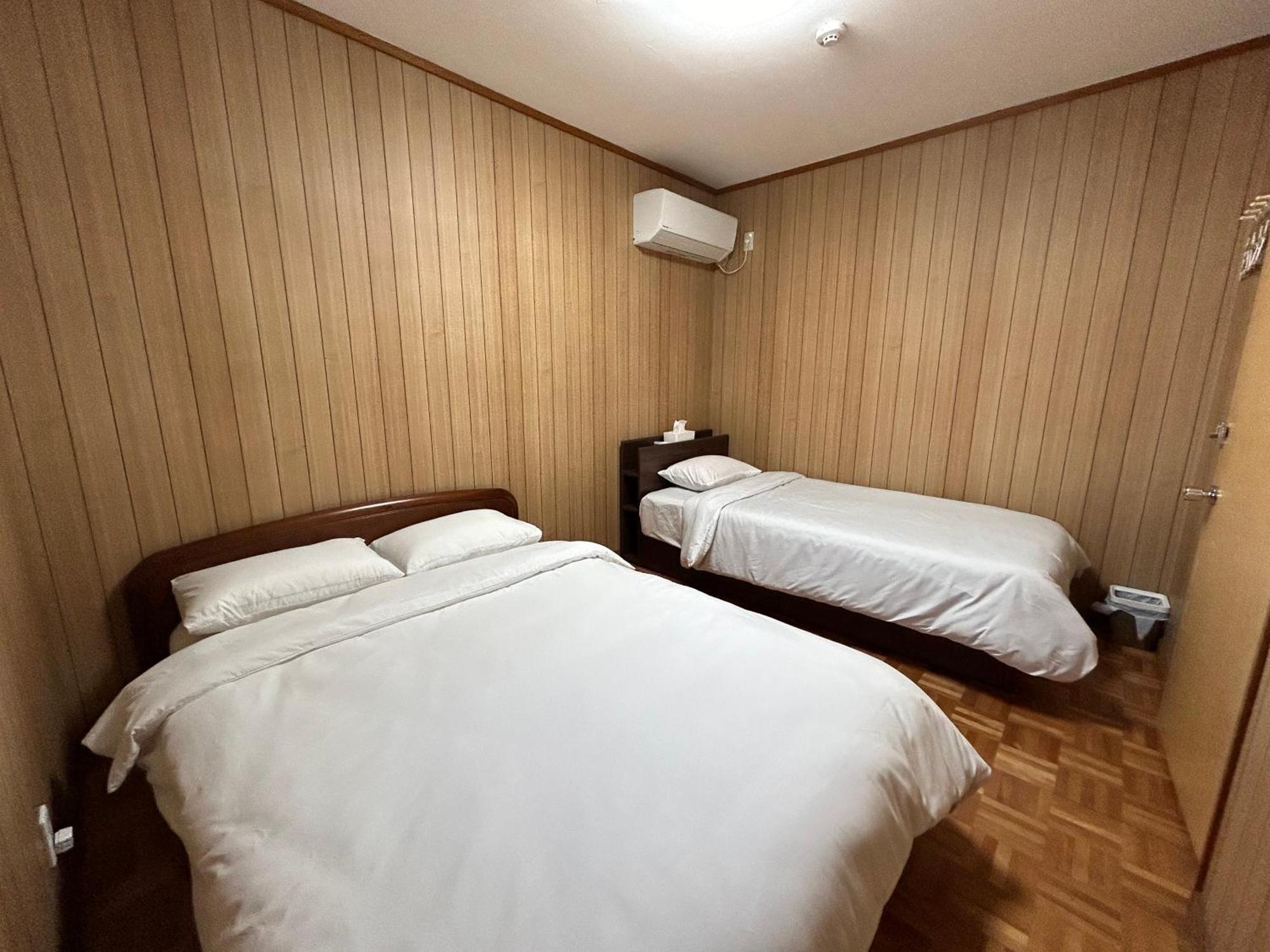 Kix House Waraku III 和楽三号館 Hotel Izumisano Exterior photo